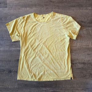 Lululemon Labs Workout / Casual T-Shirt Large Yellow